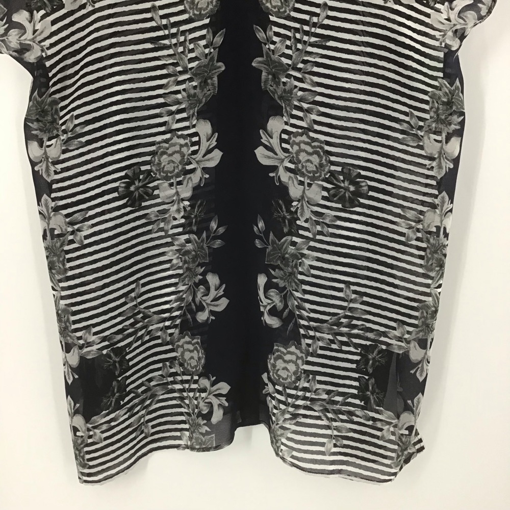 CAbi #5024 Yacht Top - Picture 4 of 10
